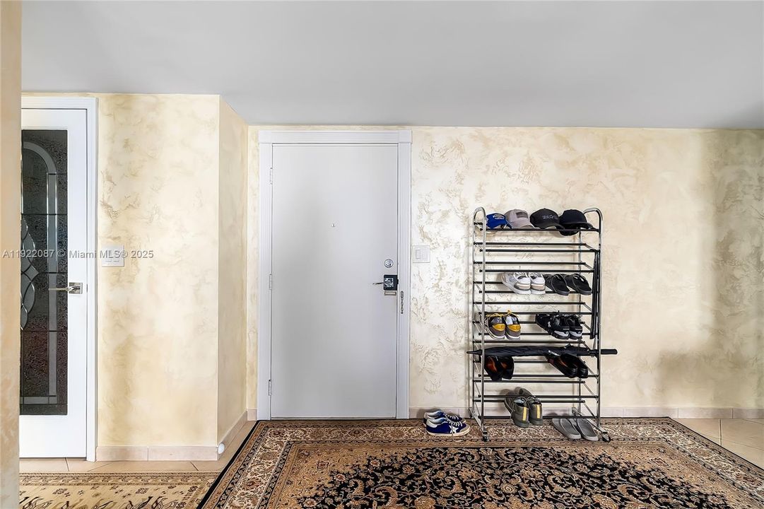 For Sale: $799,000 (3 beds, 3 baths, 1890 Square Feet)