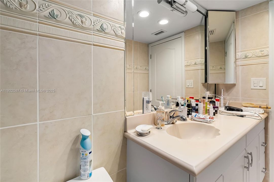 For Sale: $799,000 (3 beds, 3 baths, 1890 Square Feet)