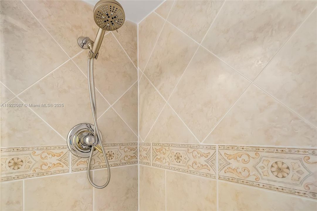 For Sale: $799,000 (3 beds, 3 baths, 1890 Square Feet)