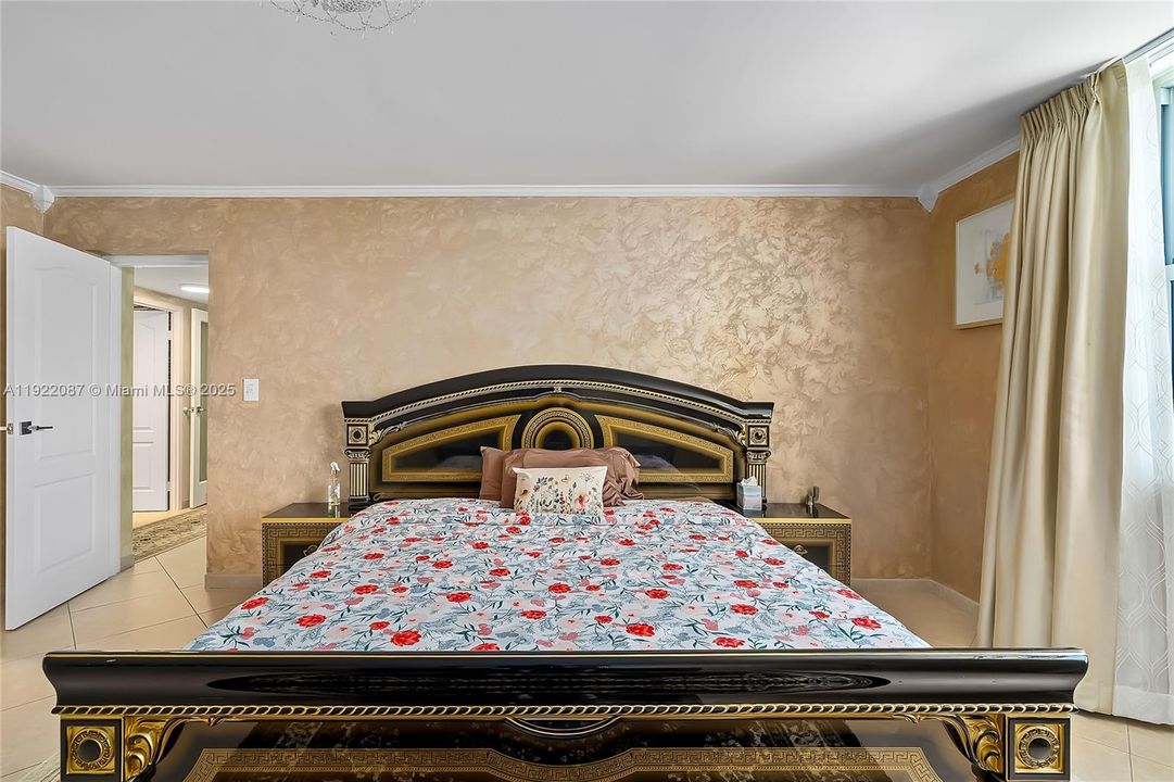 For Sale: $799,000 (3 beds, 3 baths, 1890 Square Feet)