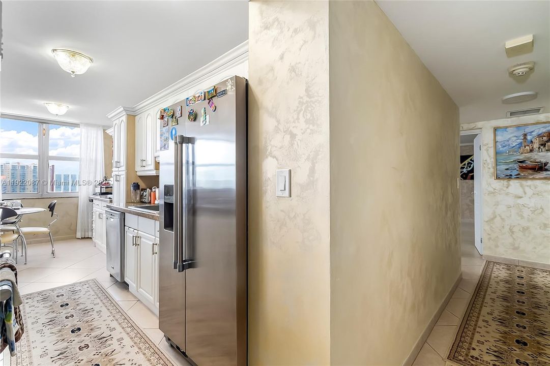 For Sale: $799,000 (3 beds, 3 baths, 1890 Square Feet)