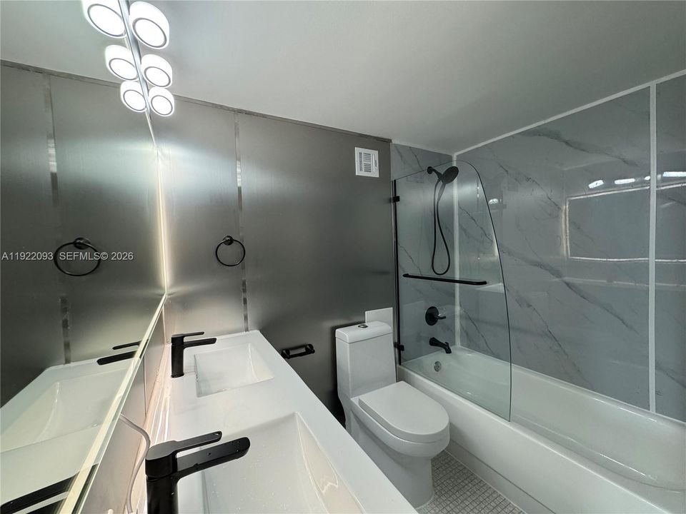 For Sale: $532,000 (1 beds, 1 baths, 990 Square Feet)
