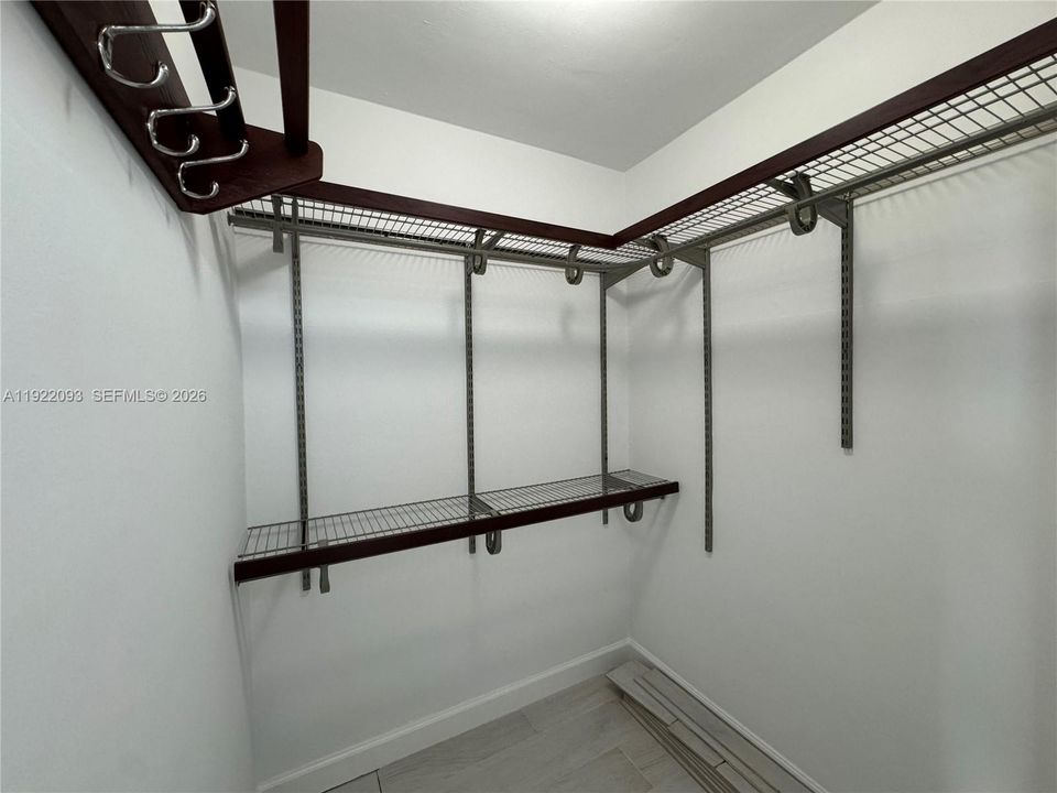 For Sale: $532,000 (1 beds, 1 baths, 990 Square Feet)