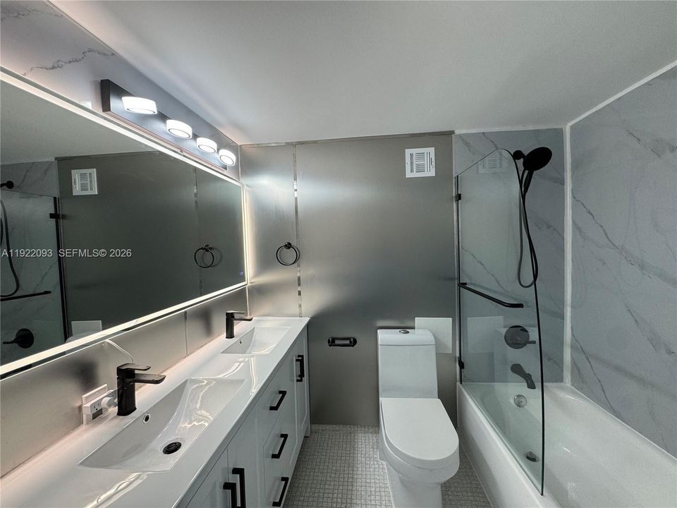 For Sale: $532,000 (1 beds, 1 baths, 990 Square Feet)