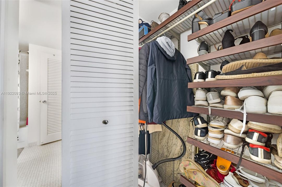 待售: $550,000 (1 贝兹, 1 浴室, 990 平方英尺)