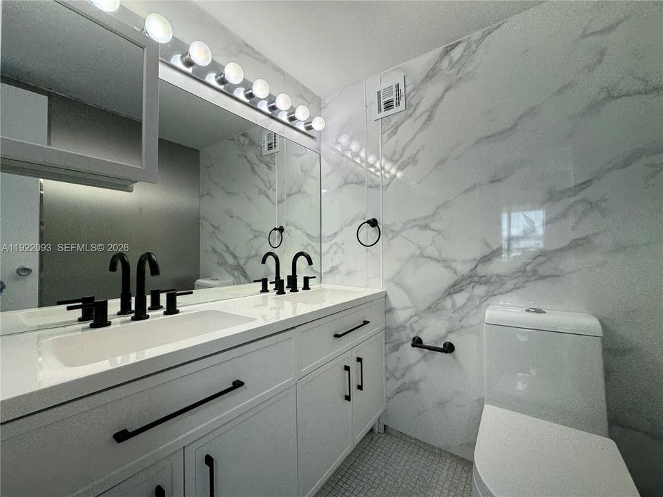 For Sale: $532,000 (1 beds, 1 baths, 990 Square Feet)