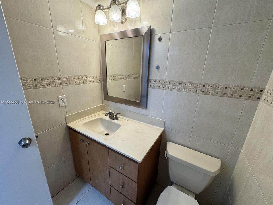 В аренду: $2,450 (2 спален, 2 ванн, 1220 Квадратных фут)