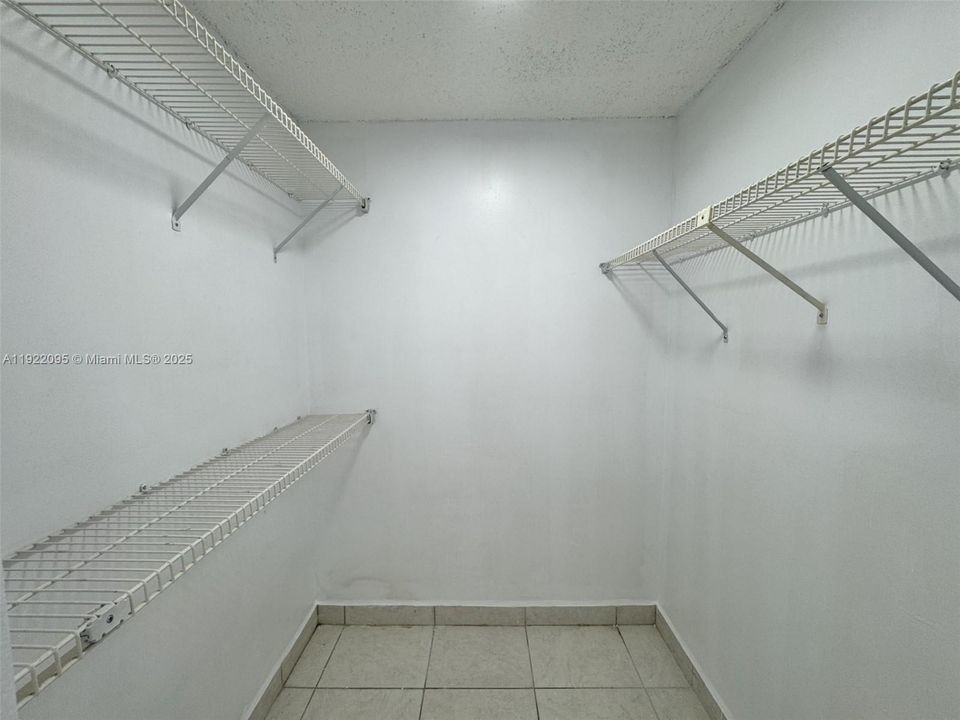 В аренду: $2,450 (2 спален, 2 ванн, 1220 Квадратных фут)