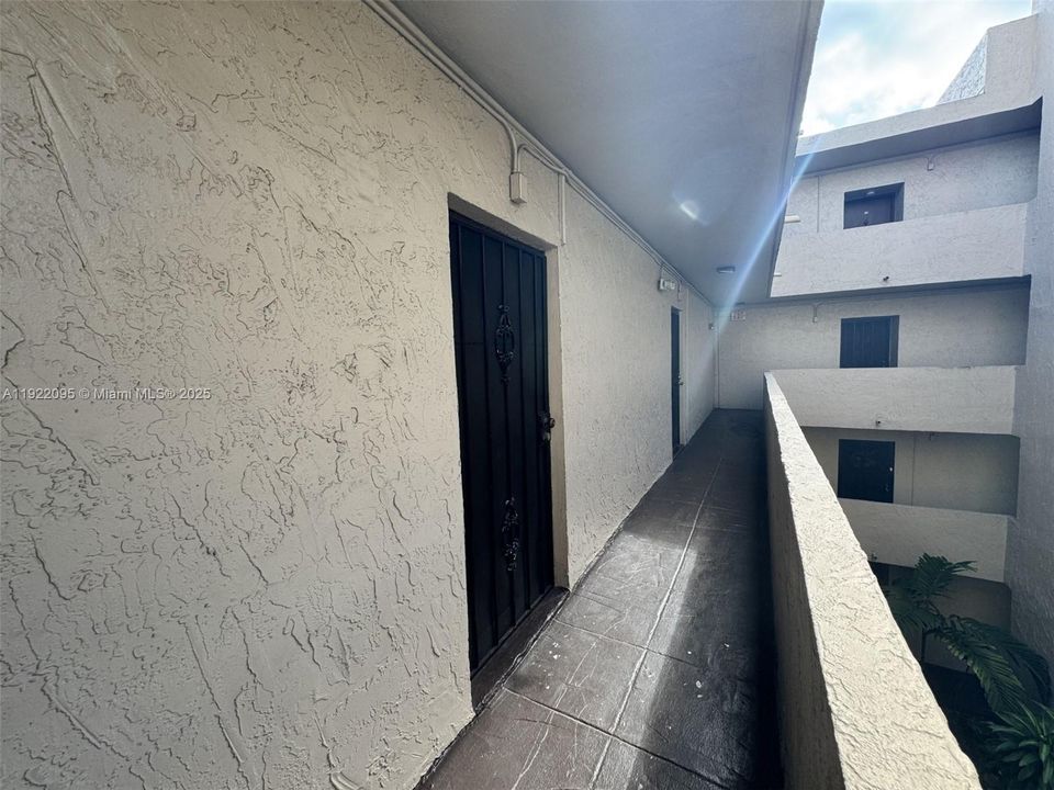 В аренду: $2,450 (2 спален, 2 ванн, 1220 Квадратных фут)