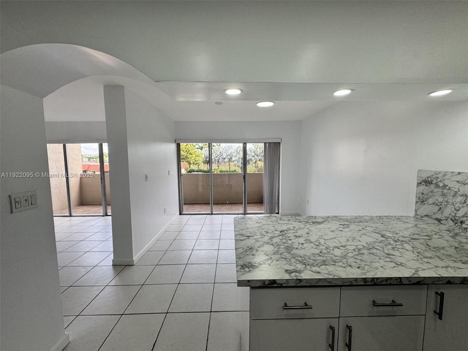 В аренду: $2,450 (2 спален, 2 ванн, 1220 Квадратных фут)