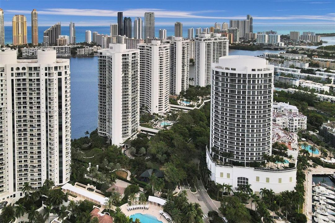 For Sale: $1,000,000 (2 beds, 2 baths, 2120 Square Feet)