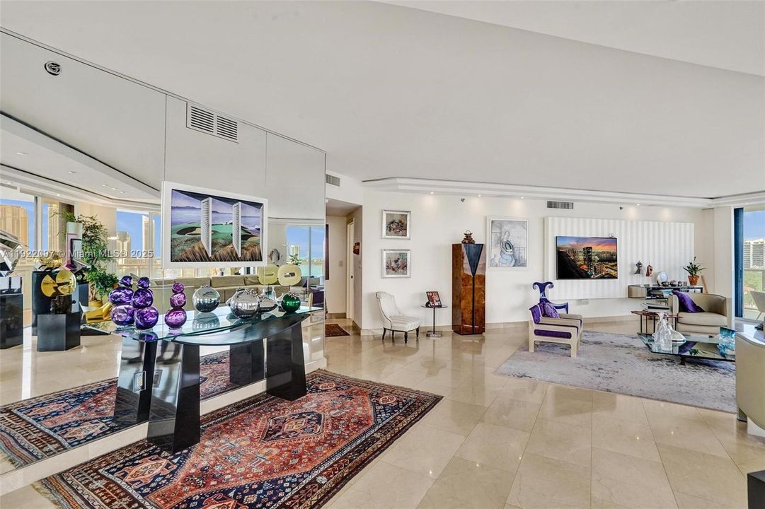 For Sale: $1,000,000 (2 beds, 2 baths, 2120 Square Feet)