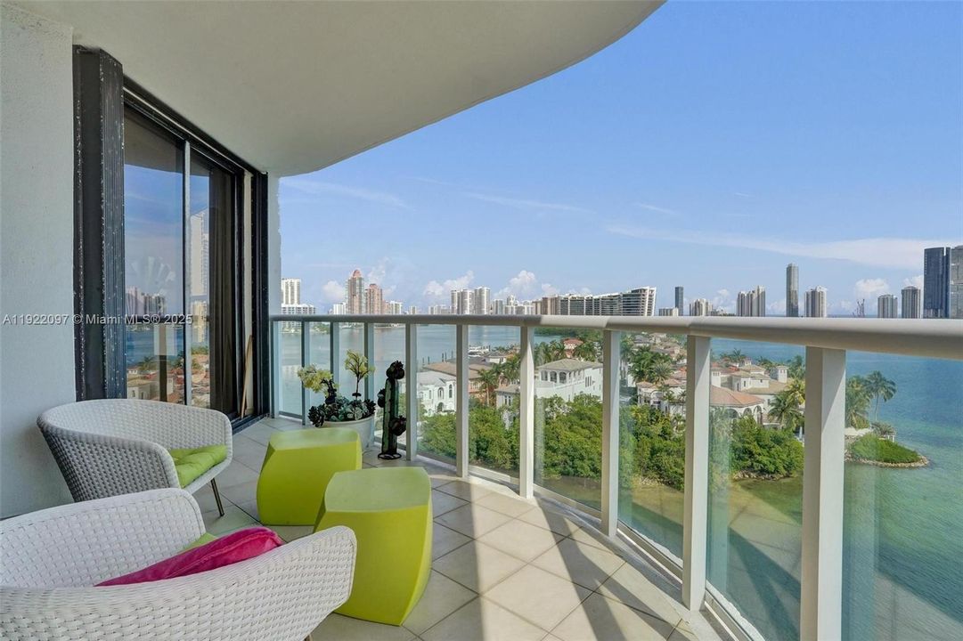 For Sale: $1,000,000 (2 beds, 2 baths, 2120 Square Feet)