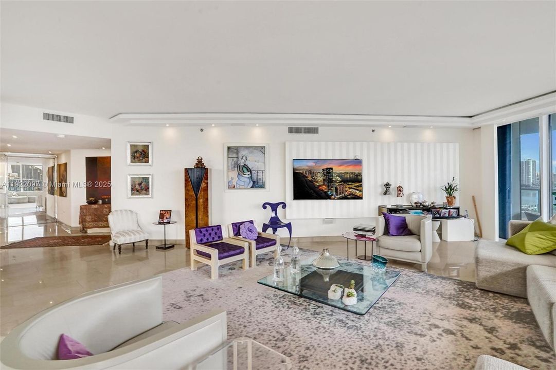 For Sale: $1,000,000 (2 beds, 2 baths, 2120 Square Feet)