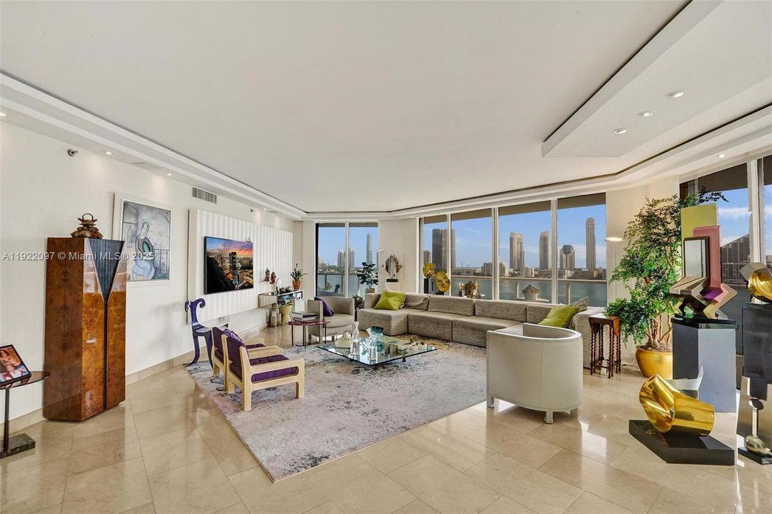 For Sale: $1,000,000 (2 beds, 2 baths, 2120 Square Feet)