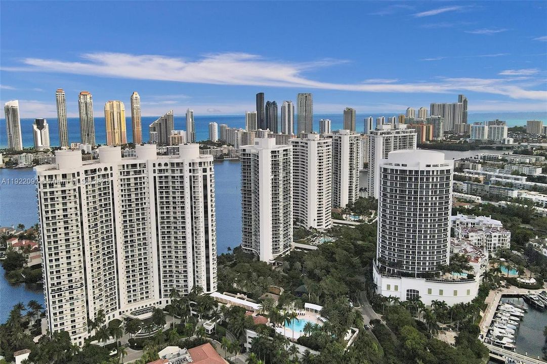 For Sale: $1,000,000 (2 beds, 2 baths, 2120 Square Feet)