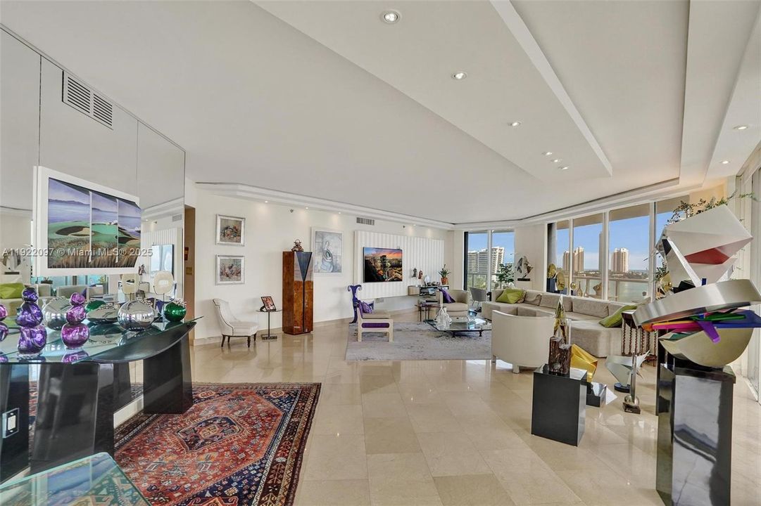 For Sale: $1,000,000 (2 beds, 2 baths, 2120 Square Feet)