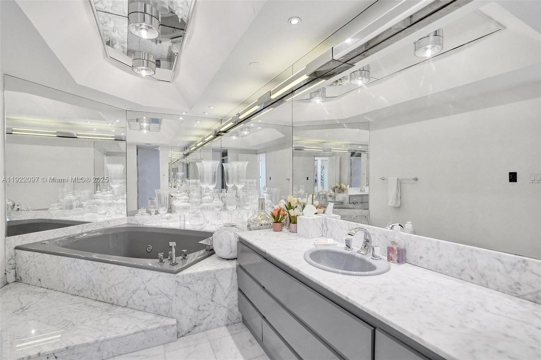 For Sale: $1,000,000 (2 beds, 2 baths, 2120 Square Feet)