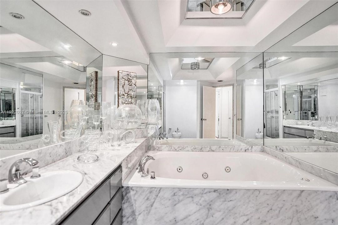 For Sale: $1,000,000 (2 beds, 2 baths, 2120 Square Feet)