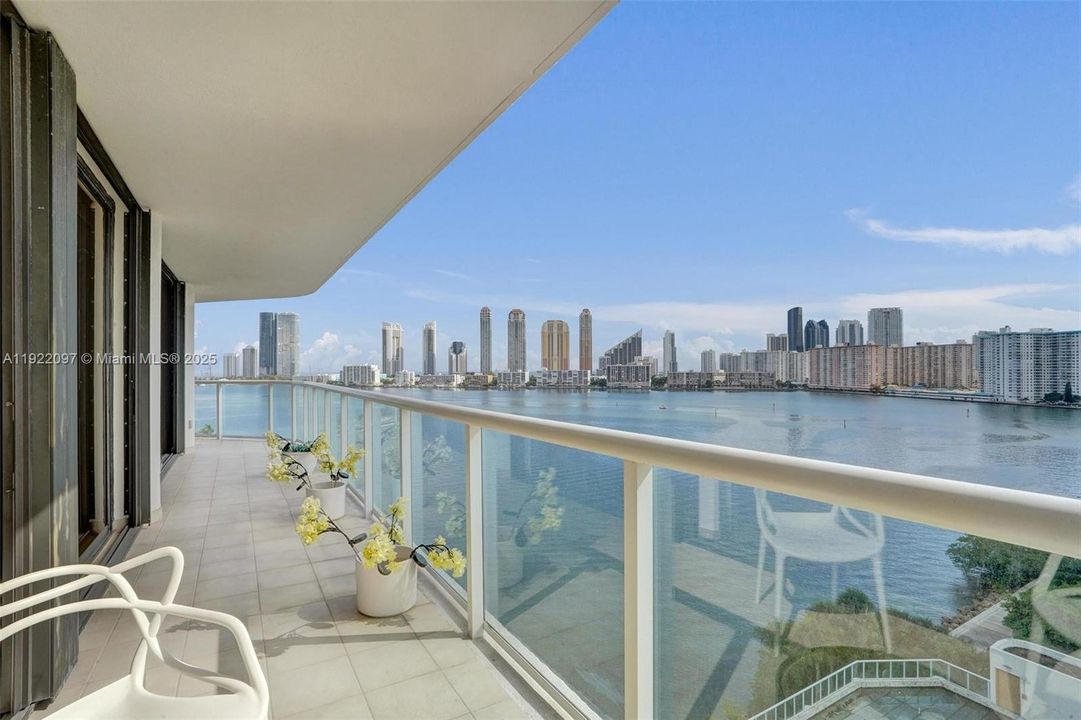 For Sale: $1,000,000 (2 beds, 2 baths, 2120 Square Feet)