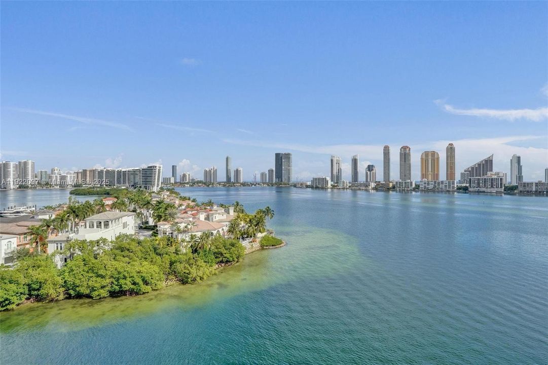 For Sale: $1,000,000 (2 beds, 2 baths, 2120 Square Feet)