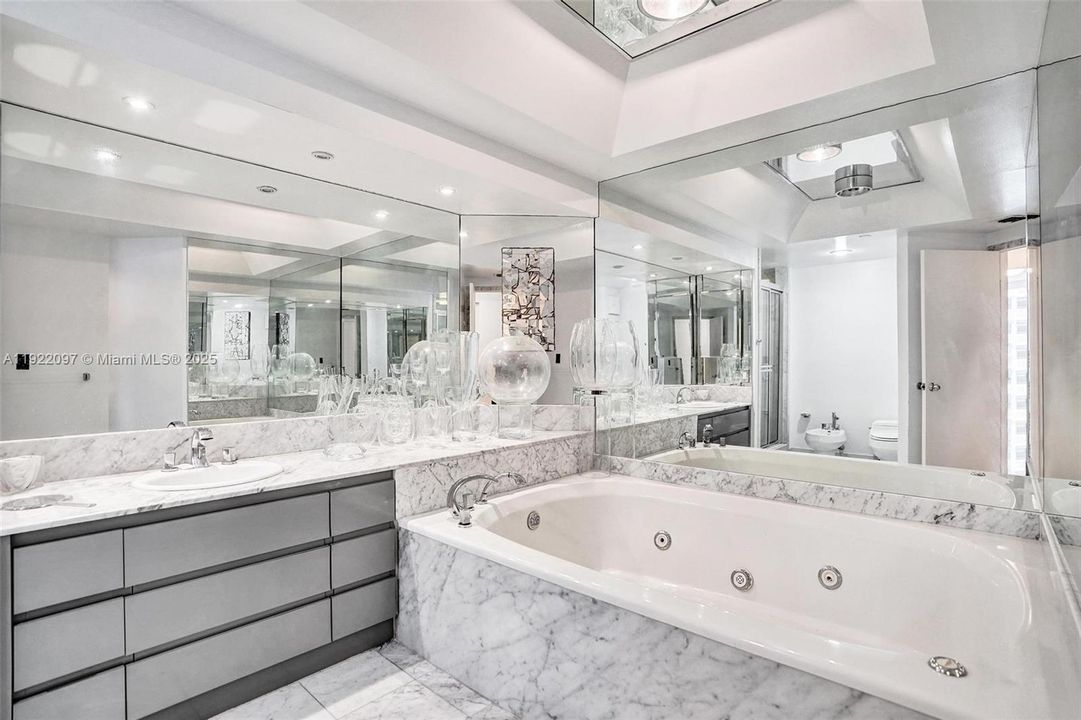 For Sale: $1,000,000 (2 beds, 2 baths, 2120 Square Feet)