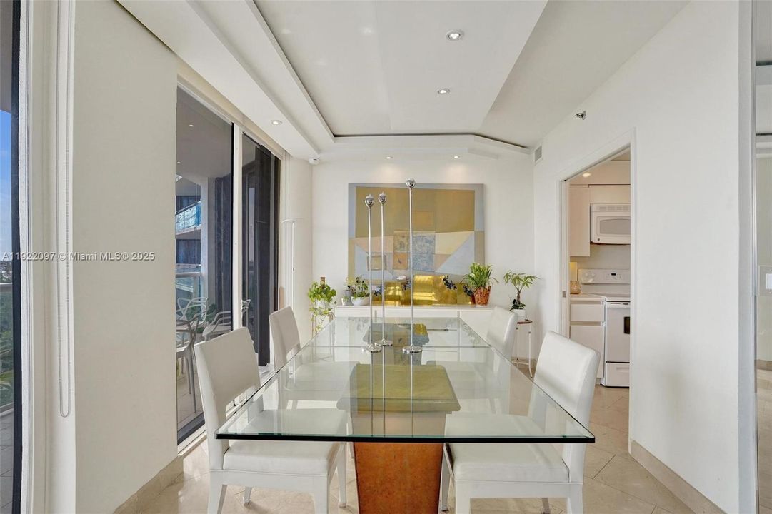 For Sale: $1,000,000 (2 beds, 2 baths, 2120 Square Feet)