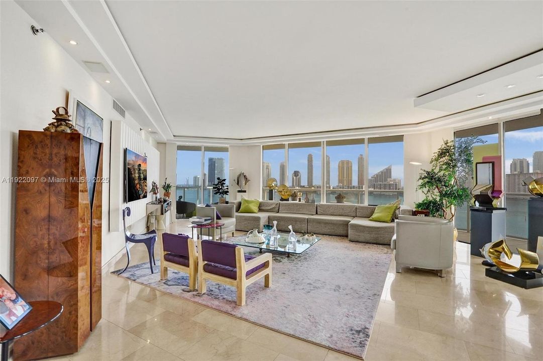 For Sale: $1,000,000 (2 beds, 2 baths, 2120 Square Feet)