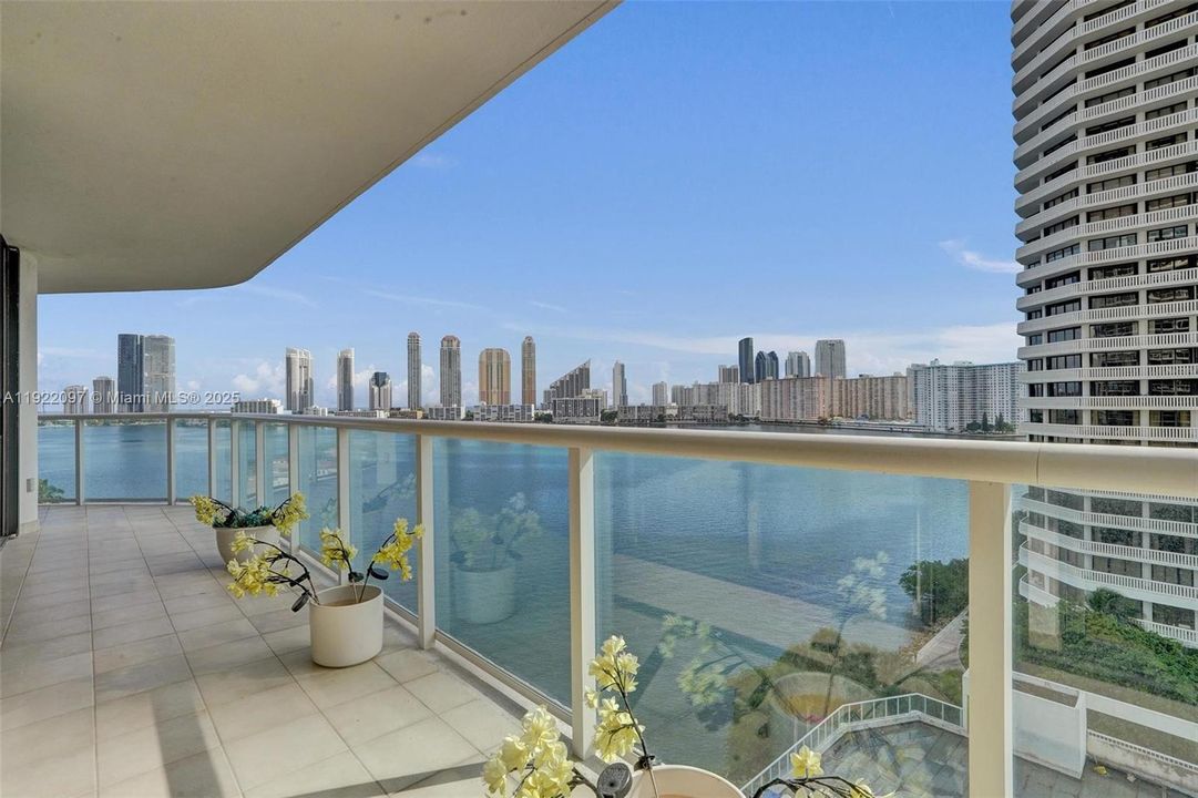 For Sale: $1,000,000 (2 beds, 2 baths, 2120 Square Feet)