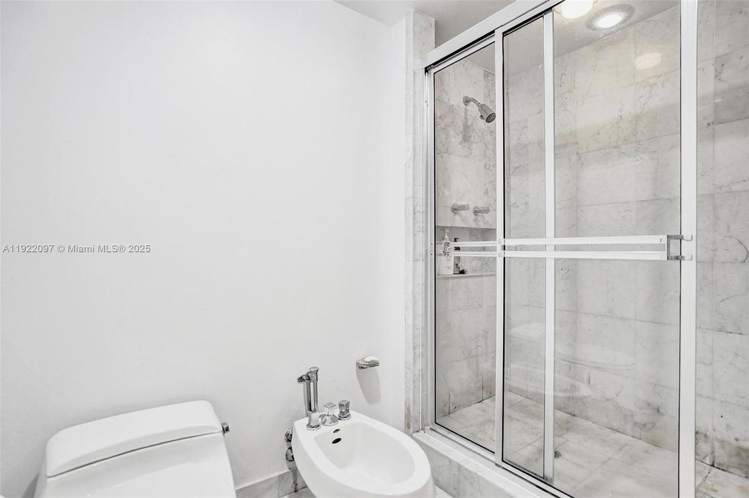 For Sale: $1,000,000 (2 beds, 2 baths, 2120 Square Feet)