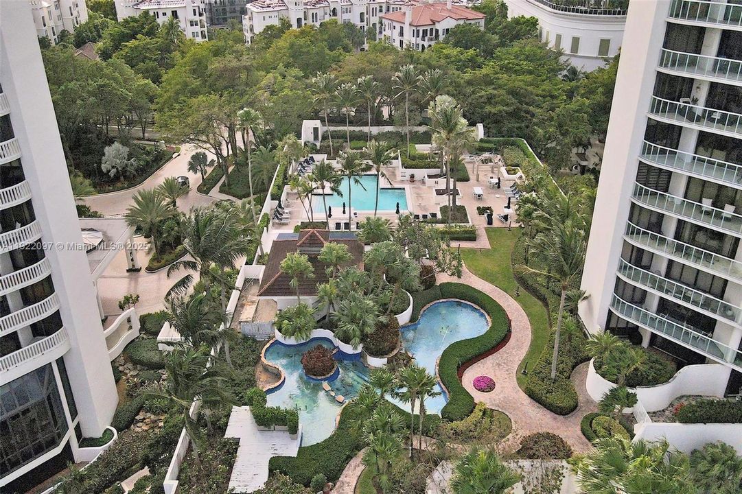 For Sale: $1,000,000 (2 beds, 2 baths, 2120 Square Feet)