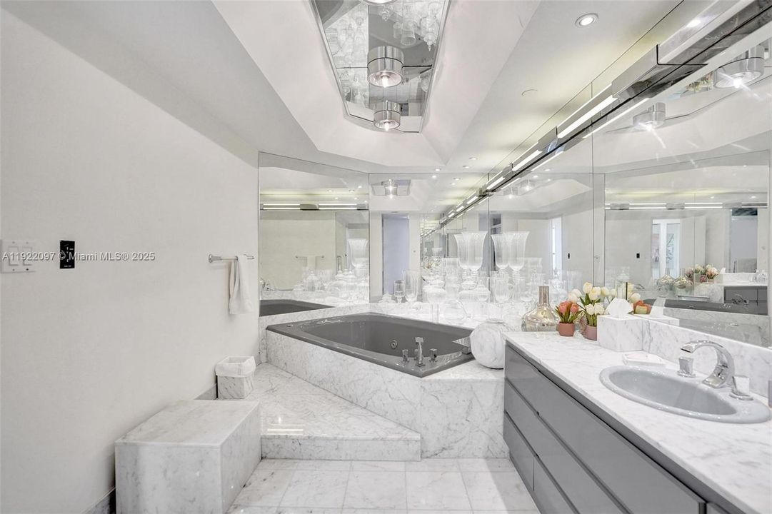 For Sale: $1,000,000 (2 beds, 2 baths, 2120 Square Feet)