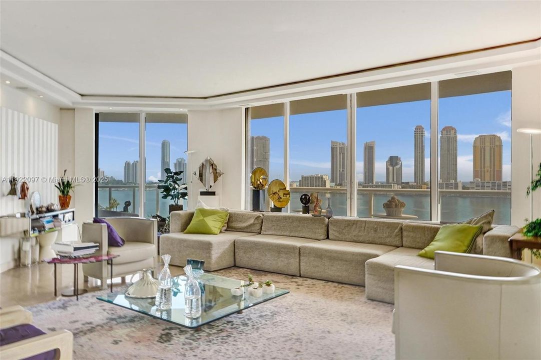 For Sale: $1,000,000 (2 beds, 2 baths, 2120 Square Feet)