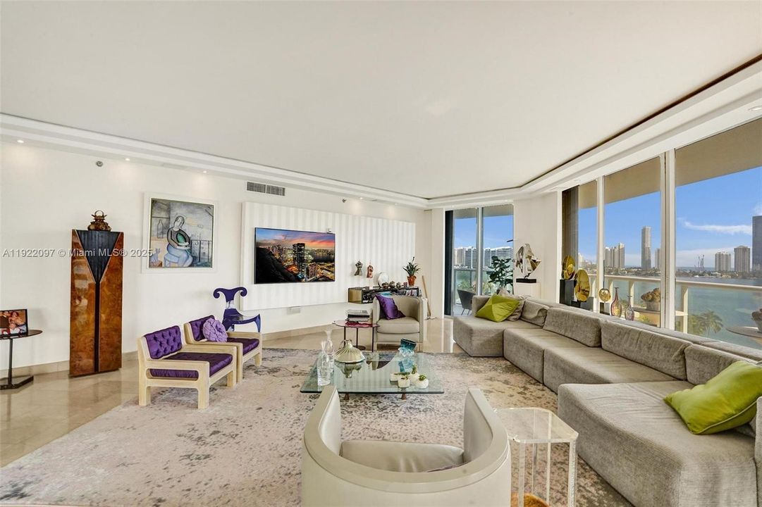 For Sale: $1,000,000 (2 beds, 2 baths, 2120 Square Feet)