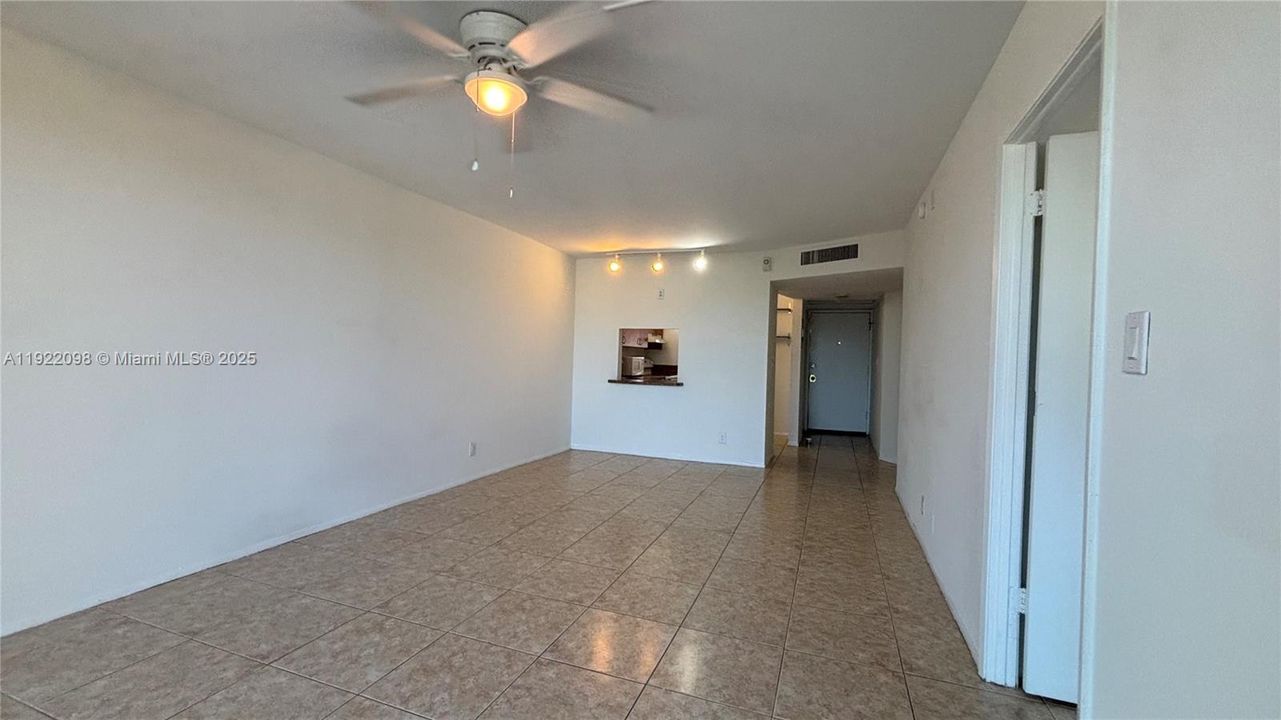 For Rent: $2,150 (2 beds, 2 baths, 970 Square Feet)