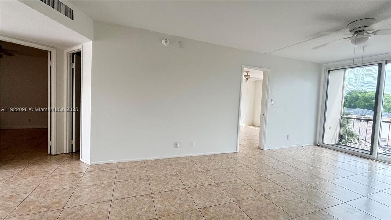 For Rent: $2,150 (2 beds, 2 baths, 970 Square Feet)