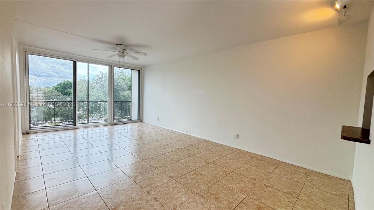For Rent: $2,150 (2 beds, 2 baths, 970 Square Feet)
