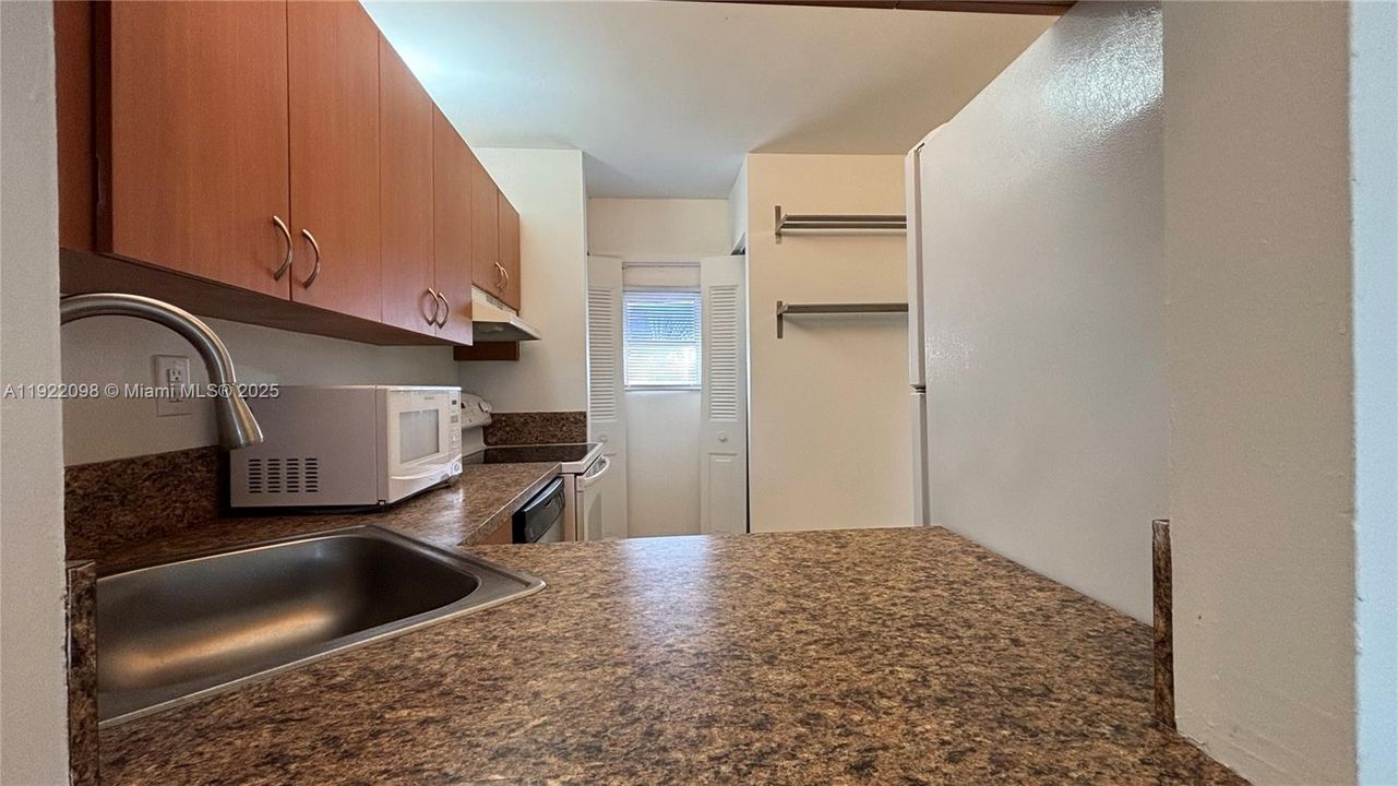 For Rent: $2,150 (2 beds, 2 baths, 970 Square Feet)