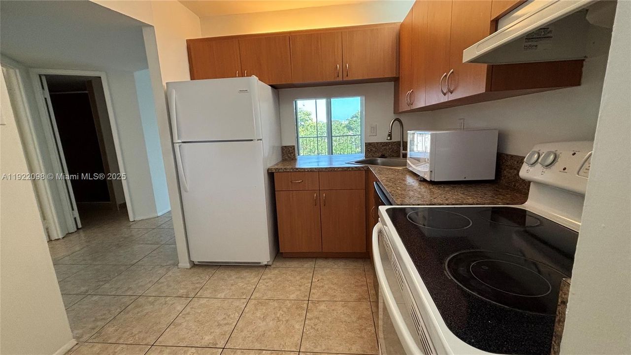 For Rent: $2,150 (2 beds, 2 baths, 970 Square Feet)
