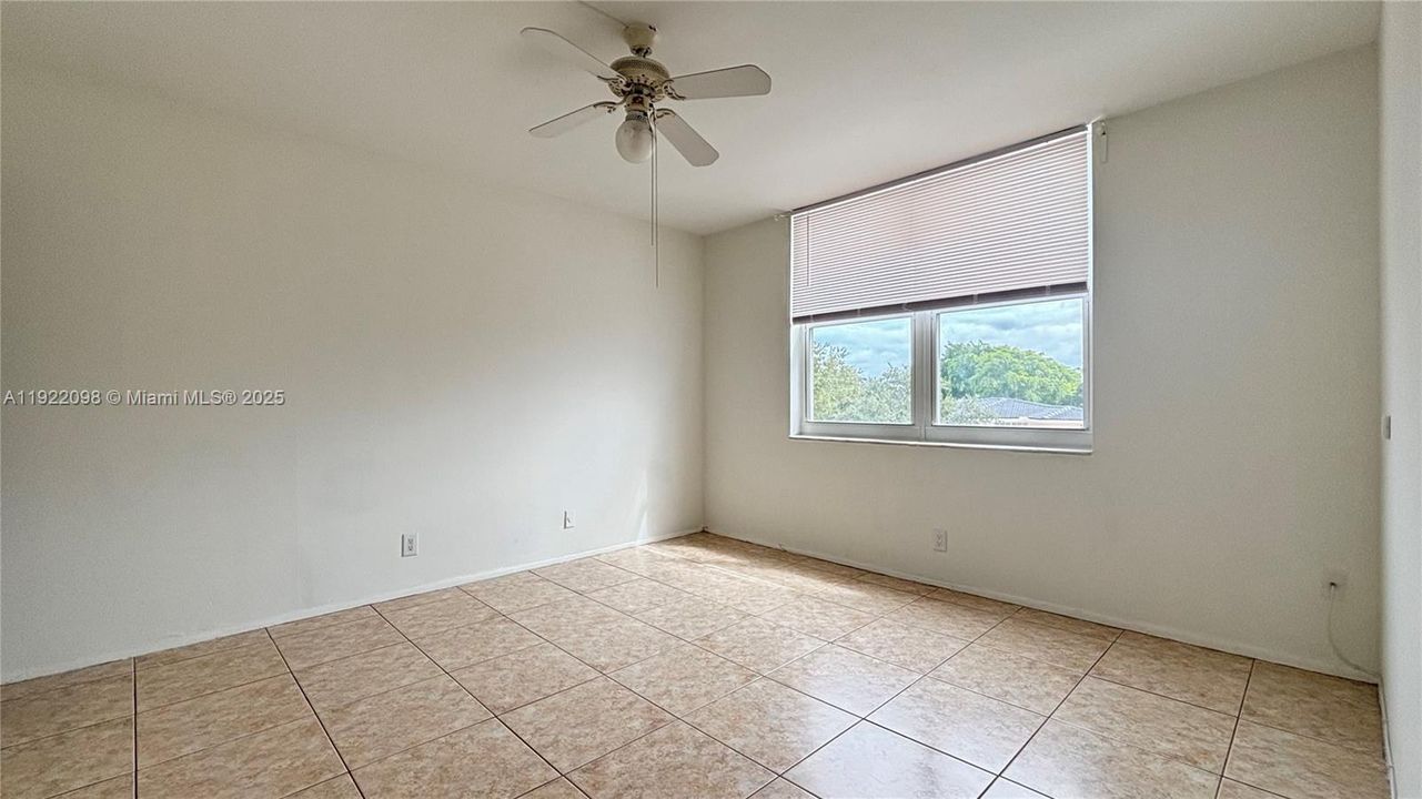 For Rent: $2,150 (2 beds, 2 baths, 970 Square Feet)