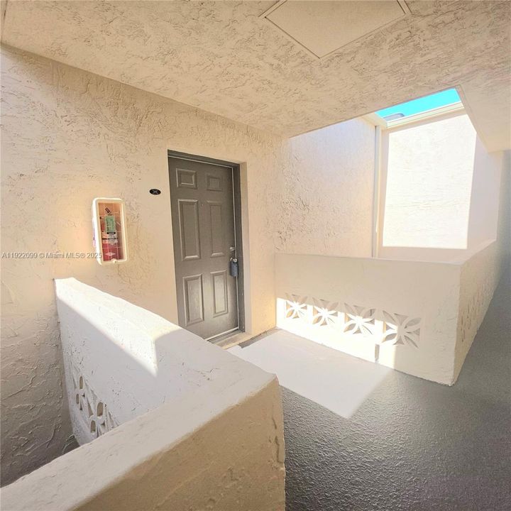 For Rent: $1,690 (1 beds, 1 baths, 575 Square Feet)