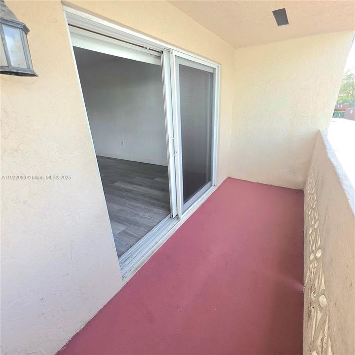 For Rent: $1,690 (1 beds, 1 baths, 575 Square Feet)