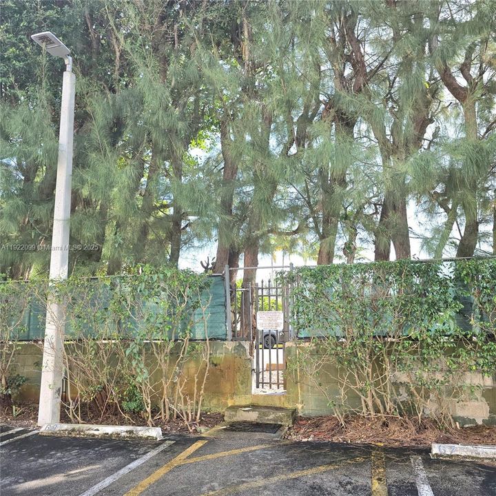 For Rent: $1,690 (1 beds, 1 baths, 575 Square Feet)