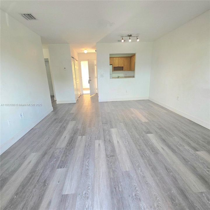 For Rent: $1,690 (1 beds, 1 baths, 575 Square Feet)