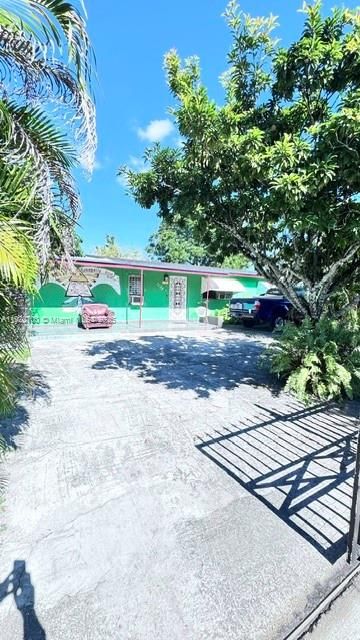 For Sale: $425,000 (3 beds, 1 baths, 1313 Square Feet)