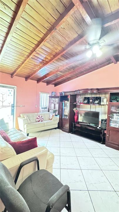 For Sale: $425,000 (3 beds, 1 baths, 1313 Square Feet)