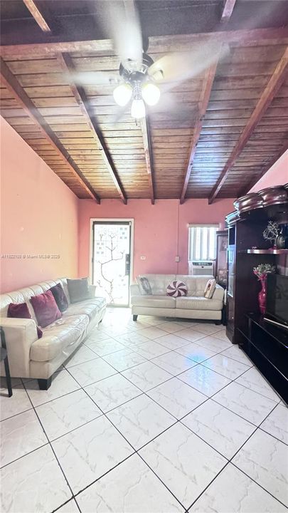 For Sale: $425,000 (3 beds, 1 baths, 1313 Square Feet)