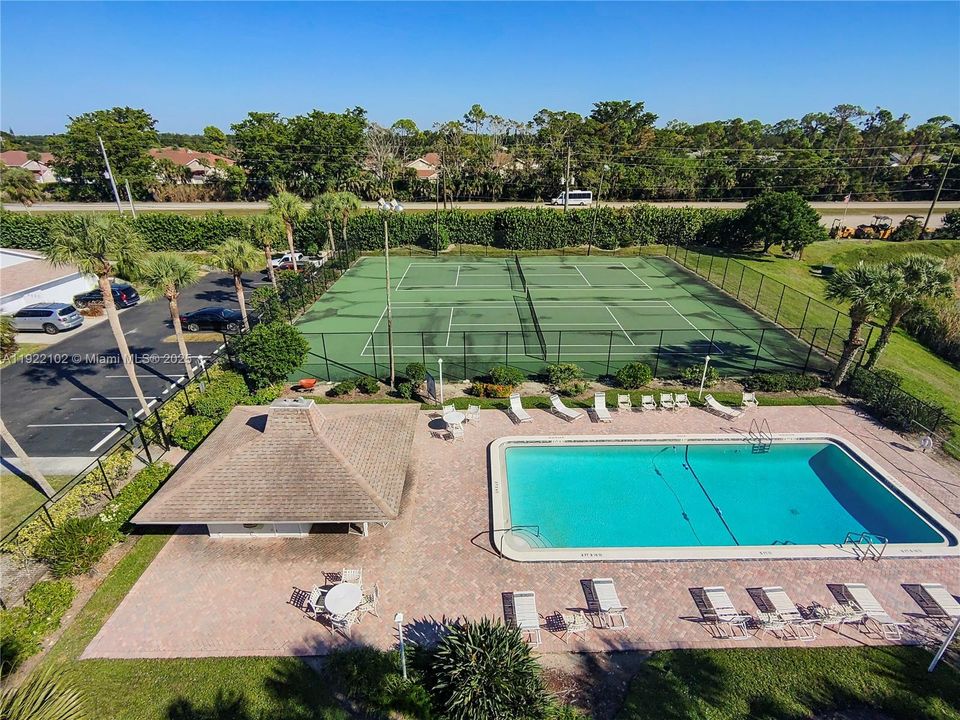 For Sale: $269,999 (2 beds, 2 baths, 1193 Square Feet)