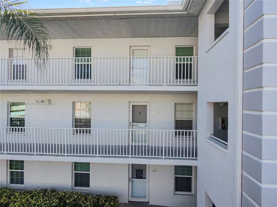 For Sale: $269,999 (2 beds, 2 baths, 1193 Square Feet)