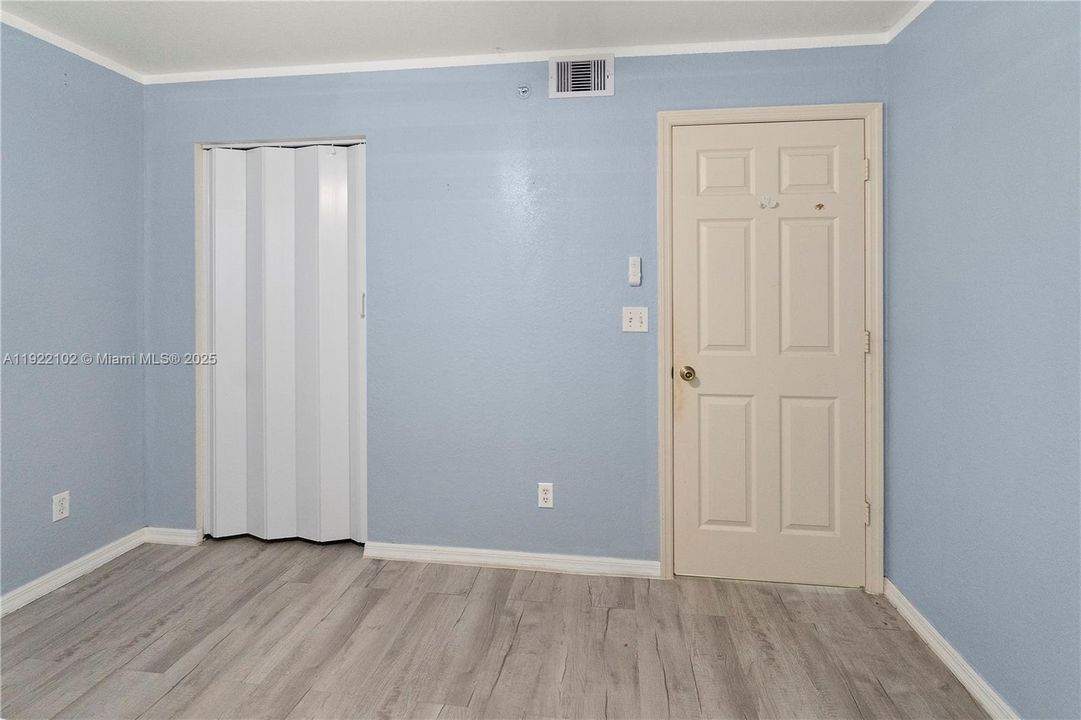 For Sale: $269,999 (2 beds, 2 baths, 1193 Square Feet)